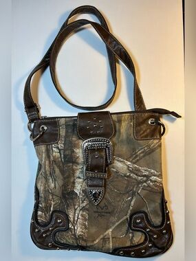 Realtree Women's Camouflage Crossbody Studded Buckle Accent Purse Handbag